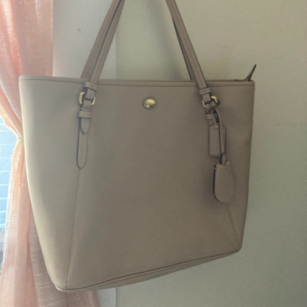 Coach Purse - Peyton, beige